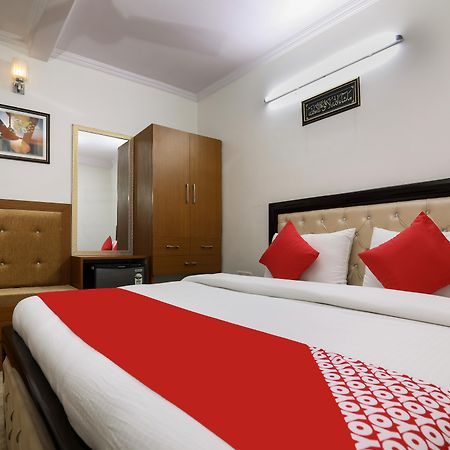 Hotel Wall Street New Delhi Exteriör bild
