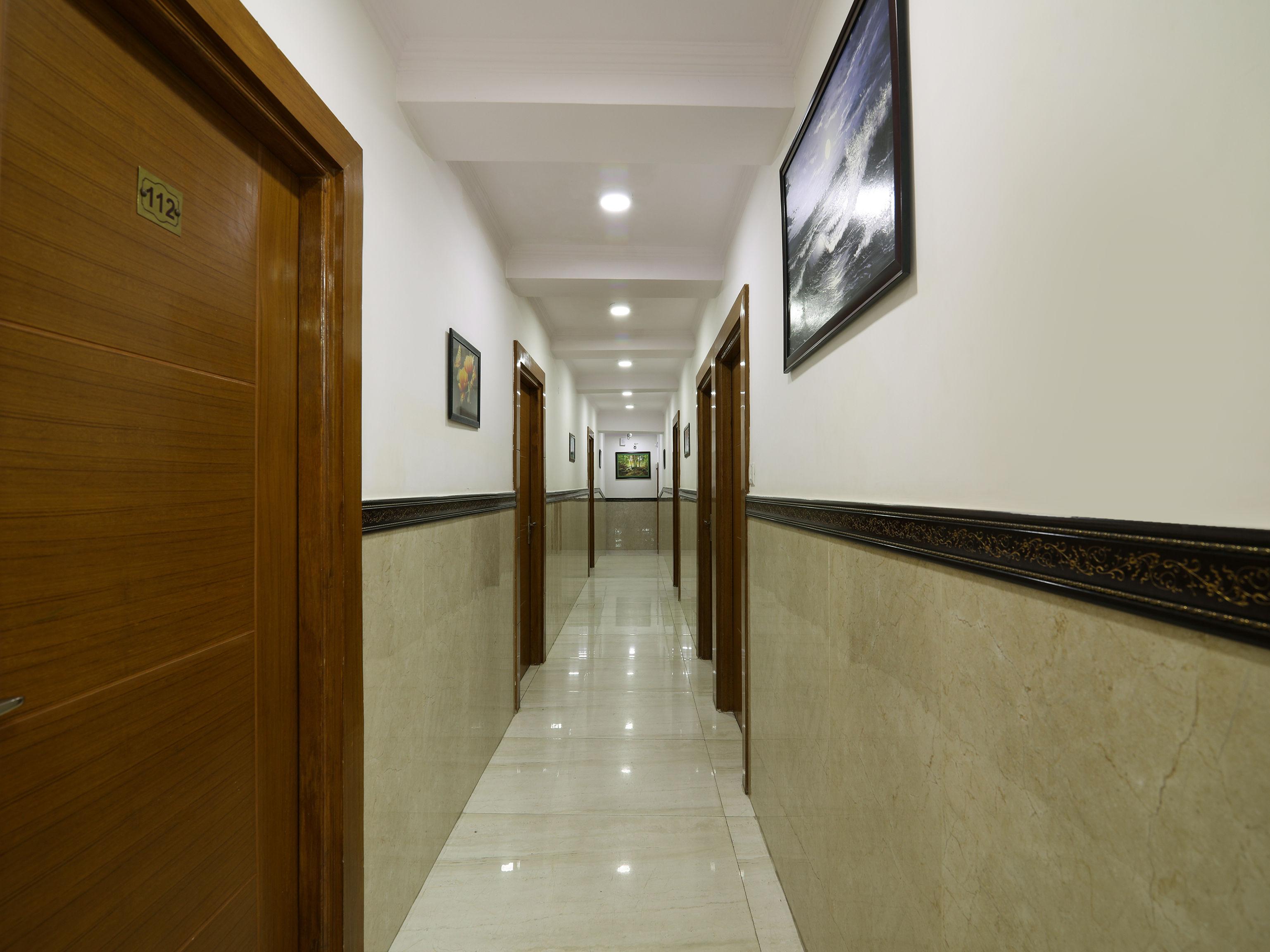Hotel Wall Street New Delhi Exteriör bild