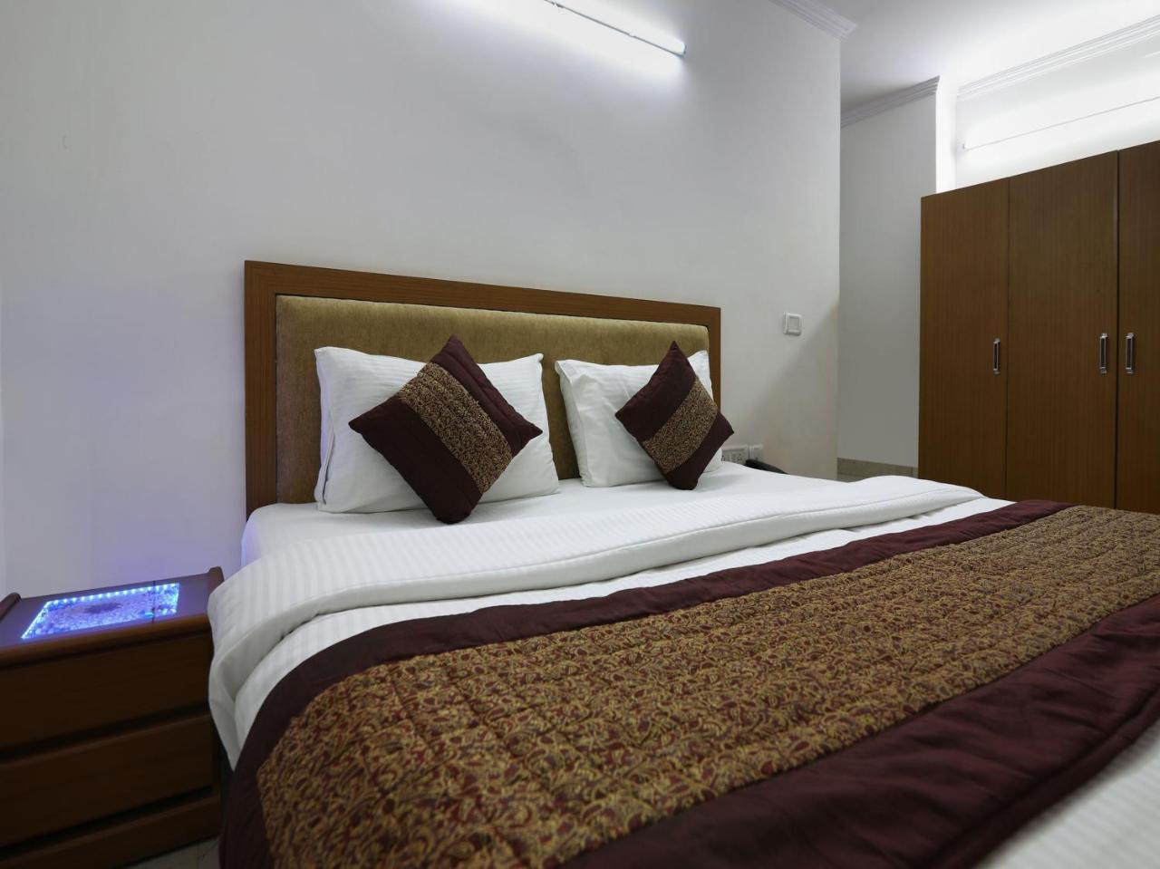 Hotel Wall Street New Delhi Exteriör bild