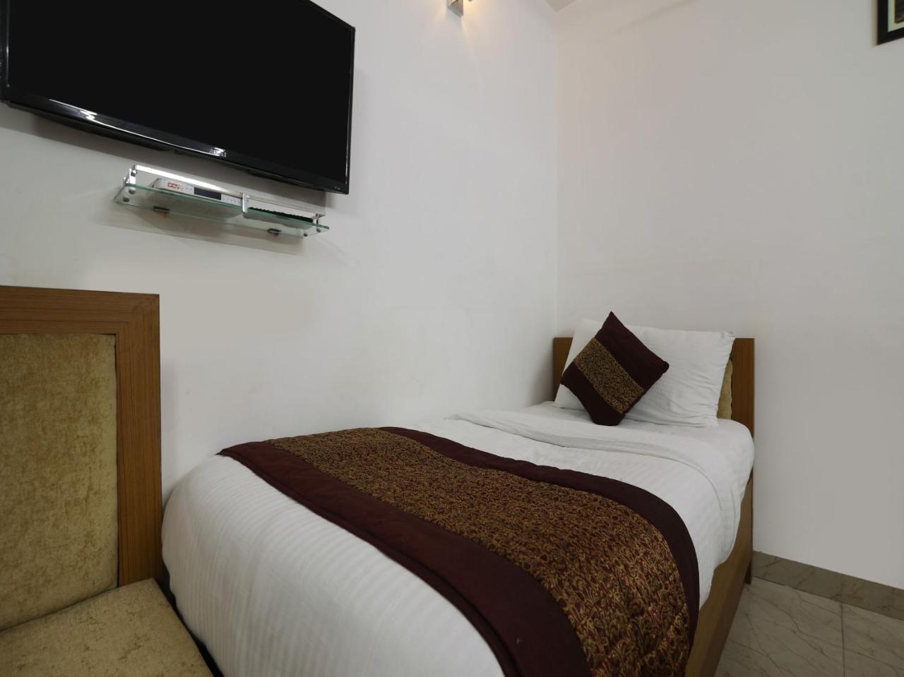 Hotel Wall Street New Delhi Exteriör bild