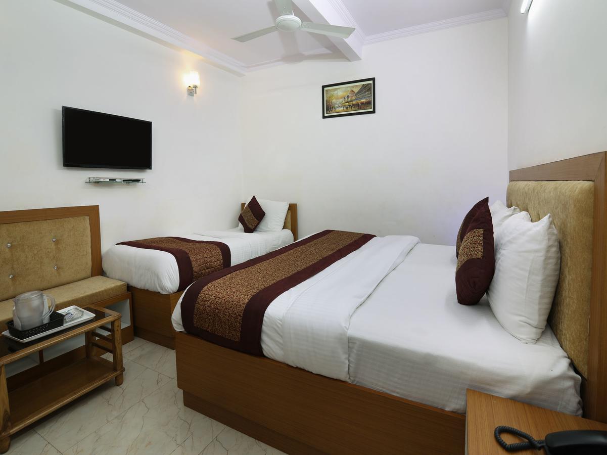Hotel Wall Street New Delhi Exteriör bild