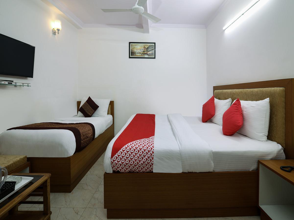 Hotel Wall Street New Delhi Exteriör bild